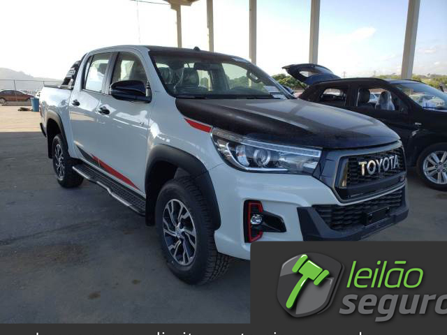 LOTE 028 TOYOTA HILUX CD SRX 2.8 2020