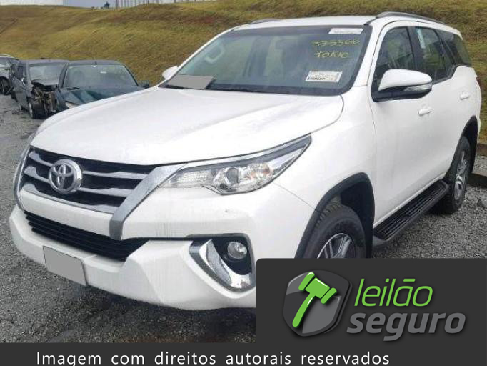 LOTE 002 - TOYOTA HILUX SW4 2017
