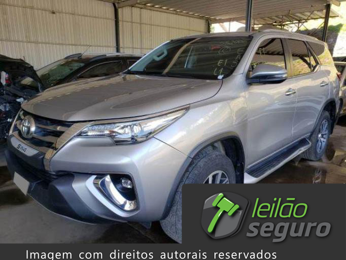 LOTE 002 TOYOTA HILUX SW4 2018
