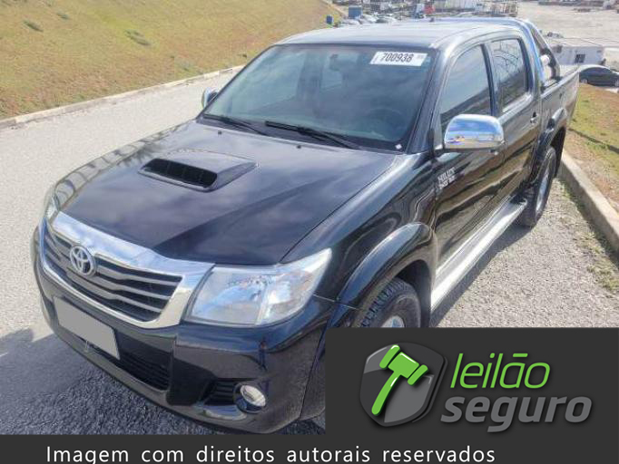 LOTE 003 - TOYOTA HILUX CD 2013