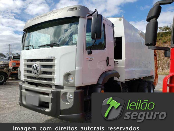 LOTE 030 VOLKSWAGEN CONSTELLATION 2013