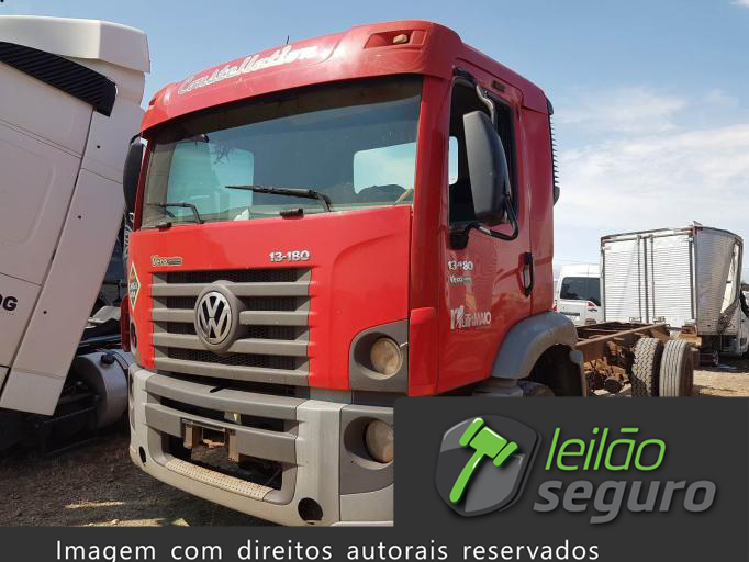 LOTE 032 VOLKSWAGEN CONSTELLATION 2011
