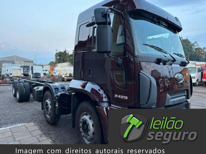 LOTE 039 FORD CARGO 2013