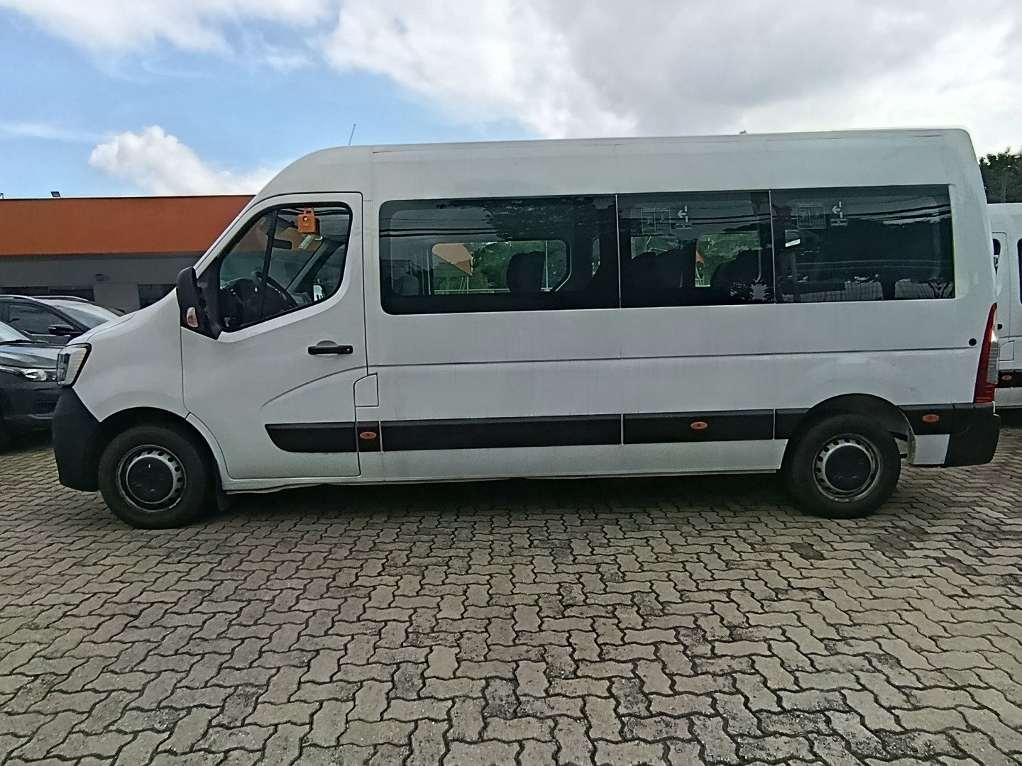 LOTE 004 MASTER MINIBUS EXECUTIVE 