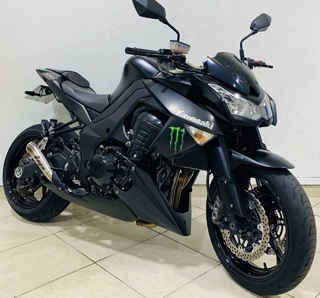 Lote 005 - Kawasaki Z-1000 