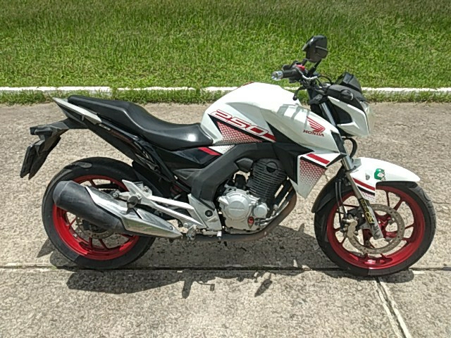 LOTE 011 CB250F TWISTER CBS 2022/2022 